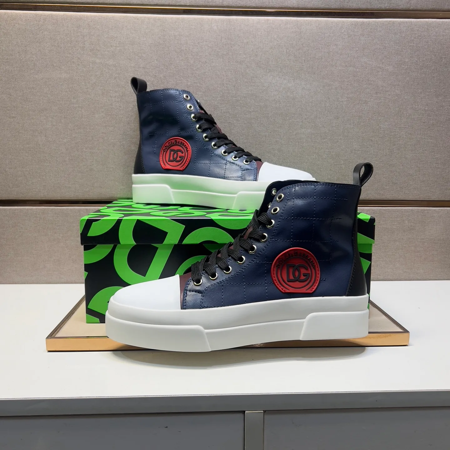 ⬛️Men's shoes 💰p440【DG～】Men's casual high-top shoes 2025z cabinet sales simultaneously 🔶Size: 38-44#️⃣ 🔷1 color🔜The upper is made of multi-material splicing ➕Genuine leather lining, comfortable and breathable, sole: original comfortable and wear-resistant outsole, ⚠️real thing📱photographed🎬real thing is better📢📢📢